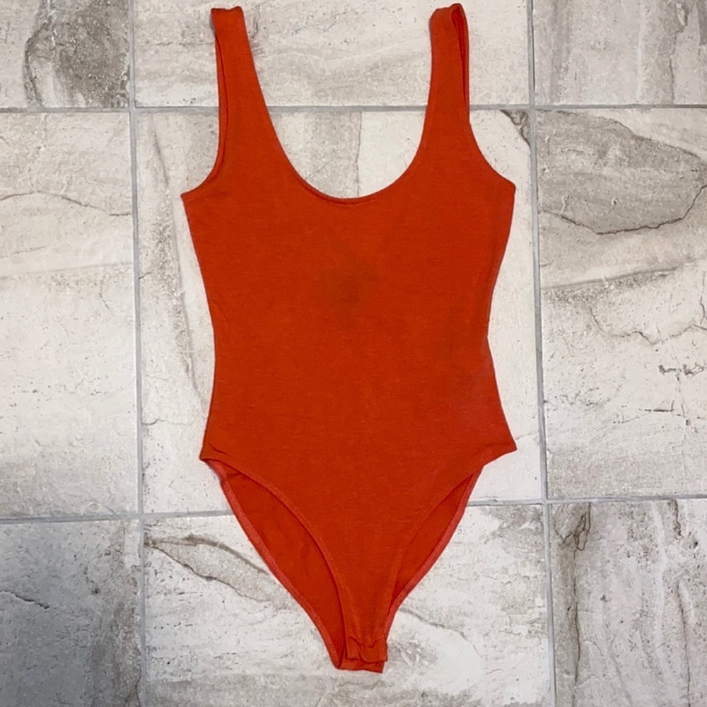 NWOT Scoop back bodysuit S forever 21